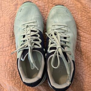 Green and Navy On running shoe Size 7